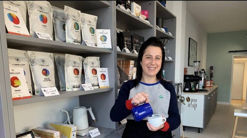 Lire la suite à propos de l’article Elle quitte son emploi salarié à LB Habitat et ouvre Ô Grain de Café, sa boutique de café à Plœmeur