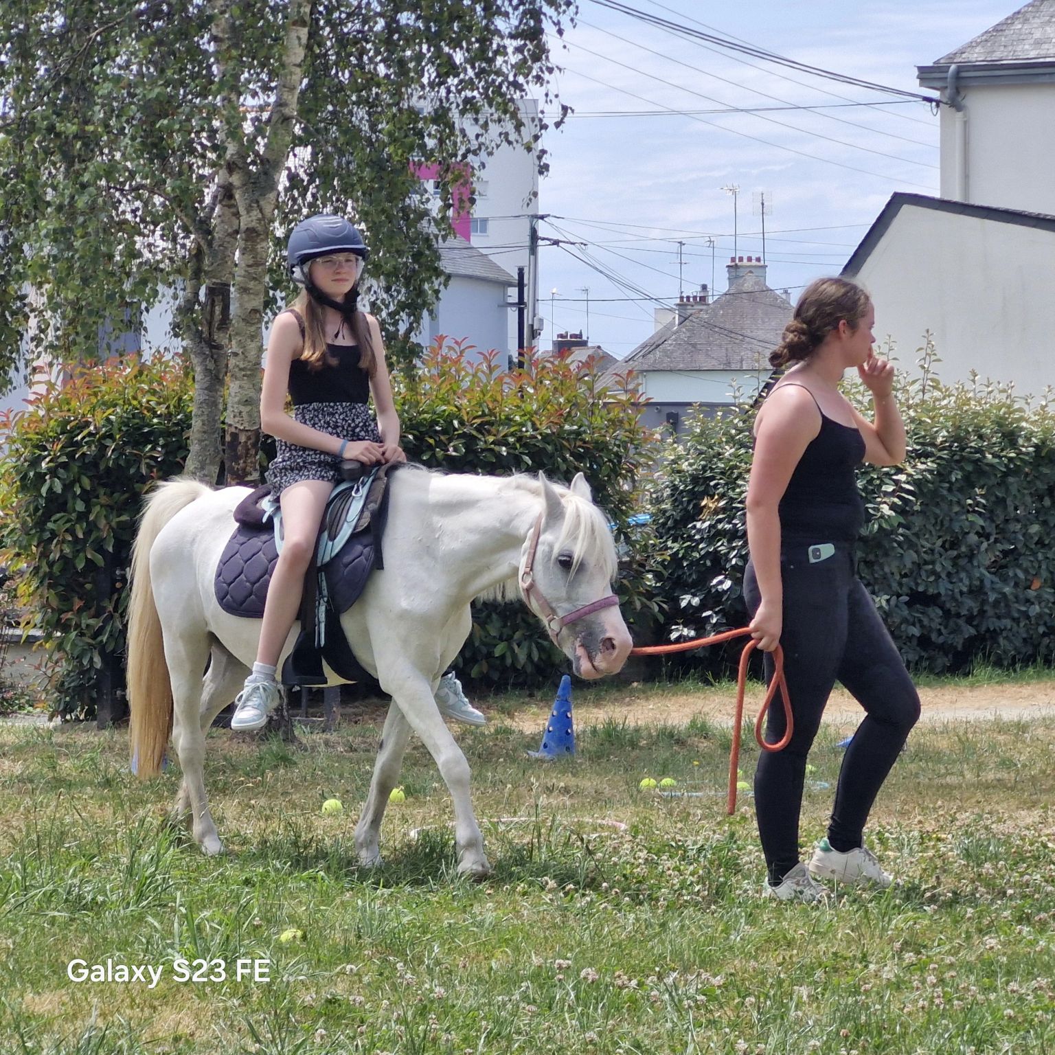 Lire la suite à propos de l’article Poneys, sourires et énergie débordante : retour sur la fête de quartier à Keraliguen !
